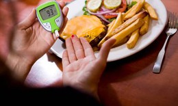 Điều trị tiểu đường: Cần kiểm so&#225;t tăng đường huyết sau ăn v&#224; hạ đường huyết qu&#225; mức
