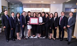Bộ trưởng Bộ Y tế tặng bằng khen cho AstraZeneca Việt Nam