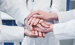 Chống dịch - nhiều câu chuyện xúc động về người thầy thuốc được bày tỏ