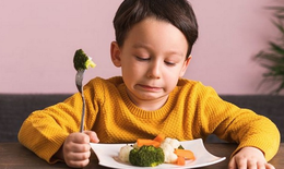 Những điều cần lưu ý khi chọn cốm giúp bé ăn ngủ ngon