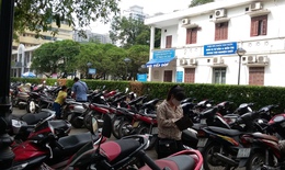 Lùi thời hạn đóng cửa bãi trông xe tại bệnh viện Bạch Mai 