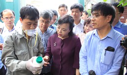Bộ trưởng Bộ Y tế thị sát về chống dịch sốt xuất huyết ở Hà Nội: Vẫn phát hiện ổ bọ gậy trong nhà dân