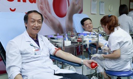 Hàng ngàn cán bộ y tế hiến máu tình nguyện đầu xuân Mậu Tuất