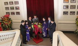 Bệnh viện K khánh thành tượng của nhà khoa học đạt giải Nobel