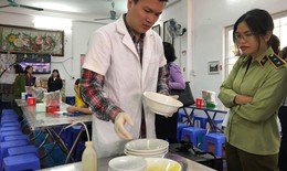 Hà Nội: Nhiều cơ sở ăn uống chưa đảm bảo an toàn thực phẩm tại phủ Tây Hồ