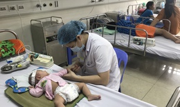 Cảnh báo: Cha mẹ “quên” tiêm vắc xin, nhiều trẻ nhập viện biến chứng nặng do viêm não