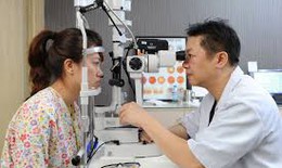 Chuyên gia khuyến cáo gì với những người bị tổn thương đáy mắt, cận từ 10-15 Diop?