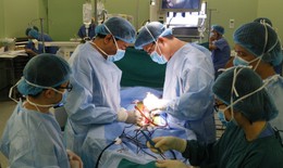 Mới: Lần đầu tiên ứng dụng vít trượt hiện đại trong phẫu thuật "nắn" cong vẹo cột sống tại Việt Nam