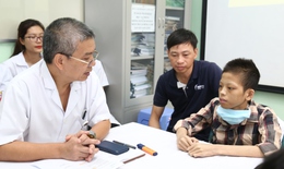 Bệnh nh&#226;n gh&#233;p phổi đầu ti&#234;n bởi c&#225;c thầy thuốc Bệnh viện Việt Đức được ra viện