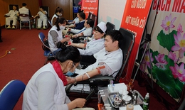 Thầy thuốc và cộng đồng cùng san sẻ giọt máu yêu thương