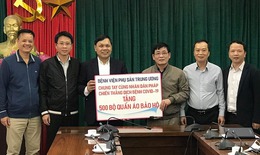 Bệnh viện Phụ sản TW tặng 500 bộ quần áo chống dịch COVID-19 cho Hội hữu nghị Việt- Pháp