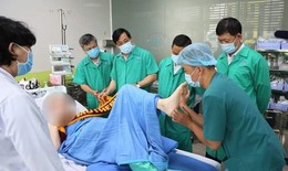 3 ng&#224;y nữa nam phi c&#244;ng người Anh ra viện, Việt Nam chữa khỏi 94% ca bệnh
