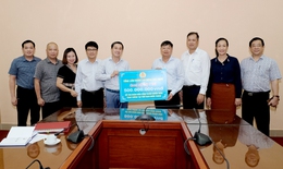 Bộ Y tế tiếp nhận ủng hộ 500 triệu đồng chống dịch COVID-19 từ Tổng Liên đoàn Lao động Việt Nam