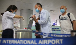 Dịch COVID-19: Người nhập cảnh vào Việt Nam trên chuyến bay thương mại sẽ cách ly và xét nghiệm như thế nào?