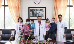 Mẹ con bé Bình An và cuộc "viếng thăm" ấm áp cuối năm ở Bệnh viện Phụ sản Trung ương