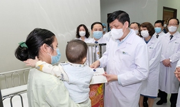 Bộ trưởng Nguyễn Thanh Long thăm, chúc Tết, động viên y bác sĩ trực Tết và người bệnh tại 2 bệnh viện lớn