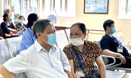 Chồng chiến thắng ung thư phổi, động viên vợ yên tâm điều trị cùng "tốt nghiệp Bệnh viện K"