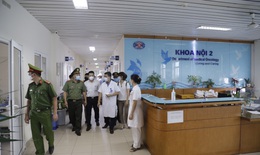 Bệnh viện K: 3 người nhà bệnh nhân không đeo khẩu trang bị xử phạt 2 triệu đồng/người