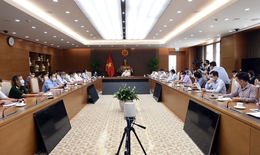 Dịch COVID-19: Cân nhắc, thận trọng khi tiếp cận thông tin về nguồn vắc xin