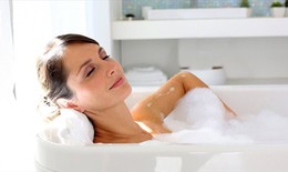 Có nên tắm nước nóng khi trời lạnh?
