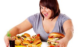 Thói quen xấu trước khi ngủ khiến bạn tăng cân