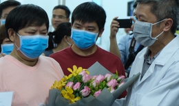 Bệnh nh&#226;n cao tuổi người TQ nhiễm COVID-19 tại Việt Nam được xuất viện