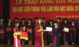Trao bằng tốt nghiệp cử nh&#226;n về hoạt động trị liệu đầu ti&#234;n ở Việt Nam