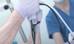 Nhiễm trùng liên quan đến ống nội soi đường tiết niệu đã qua tái xử lý