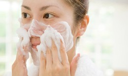 7 cách rửa mặt sai cách gây hại da