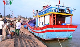 Cửa biển bị bồi lấp, ngư dân khó khăn vào nơi neo đậu tàu thuyền