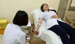 2 bố con hiến máu cứu sống 2 bệnh nhân nguy kịch