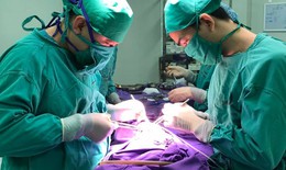 Phẫu thuật cấp cứu trẻ sơ sinh 1 ngày tuổi bị teo thực quản