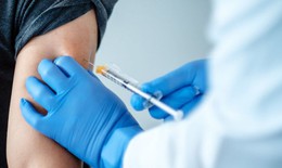 Tiêm vắc xin giúp tránh hội chứng mệt mỏi mãn tính sau mắc COVID-19