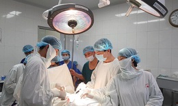 2 giờ phẫu thuật cứu sống b&#224; bầu mang thai trong ổ bụng hiếm gặp
