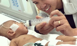 Hành trình 88 ngày kỳ diệu của bé tí hon 700g sinh cực non tháng