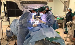 Mắc bệnh tim bẩm sinh phức tạp trong bụng mẹ, bé trai được thông tim kịp thời khi chào đời