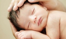 Bác sĩ mách bạn cách chăm sóc trẻ sơ sinh tháng đầu đời
