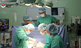 Kích hoạt  báo động đỏ nội viện phẫu thuật khẩn cứu sống bệnh nhân bị đâm thấu ngực, bụng