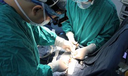 Bướu cổ 20 năm không điều trị, bác sĩ "choáng" khi phẫu thuật