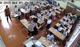 Cô giáo tát và đánh tới tấp vào đầu học sinh bị đình chỉ dạy học 6 tháng