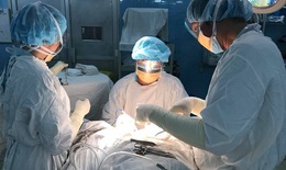 Phẫu thuật ung thư nội mạc tử cung cho người phụ nữ nặng 100kg