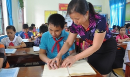 Hỗ trợ trẻ em khuyết tật tiếp cận các dịch vụ bảo vệ, chăm sóc, giáo dục