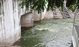 Hà Nội mở cửa xả nước Hồ Tây giảm bớt ô nhiễm sông Tô Lịch