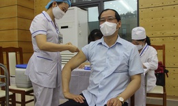 400 người đầu ti&#234;n được ti&#234;m vắc xin COVID-19 tại Lạng Sơn