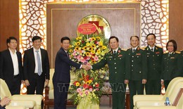Trưởng ban Tuyên Giáo Trung ương Võ Văn Thưởng thăm, chúc mừng các thầy thuốc BV Trung ương Quân đội 108