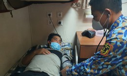 Vượt biển cấp cứu ngư dân đau ruột thừa cấp