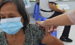 TP Hồ Chí Minh tiêm vắc xin phòng COVID-19 cho người trên 65 tuổi