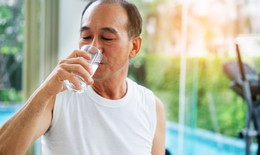 Hướng dẫn uống nước đúng cách, phòng chống đột quỵ do nắng nóng
