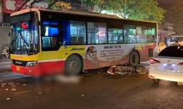 Va chạm với xe buýt nam thanh niên tử vong