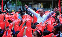 “L&#227;o nh&#224; qu&#234;” thầm lặng trao y&#234;u thương